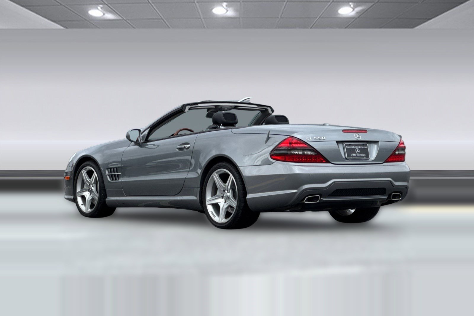 Used 2012 Mercedes-Benz SL 550 image 3