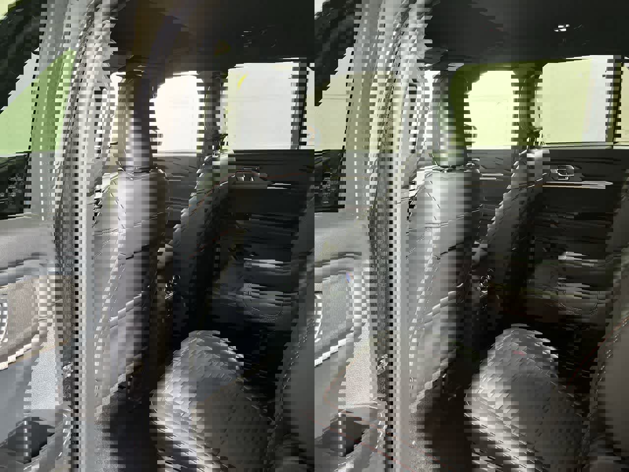 Used 2025 Ford Explorer ST-Line image 25