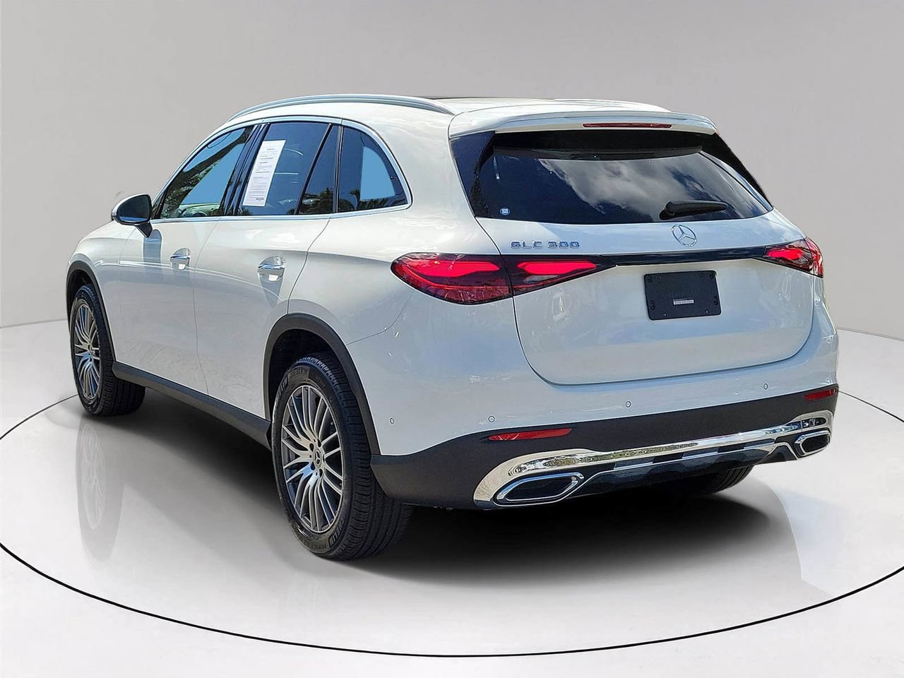 Used 2025 Mercedes-Benz GLC 300 image 4