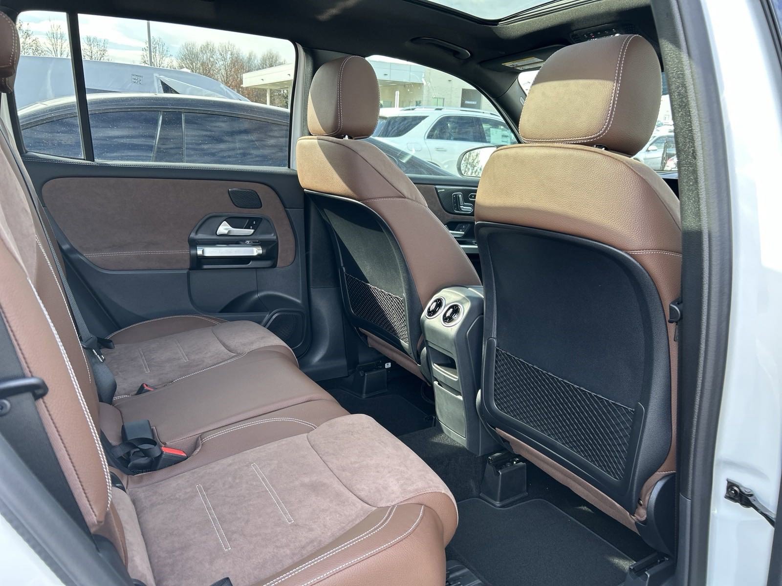 New 2025 Mercedes-Benz GLB 250 4MATIC image 35