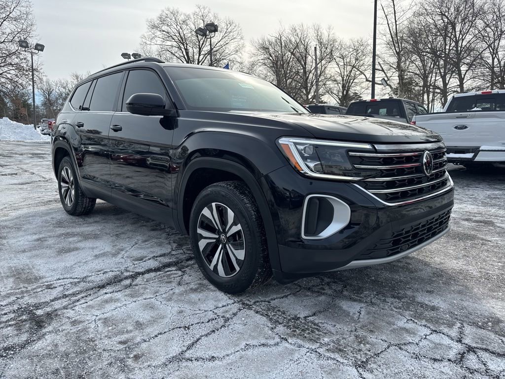 Used 2024 Volkswagen Atlas SE image 3