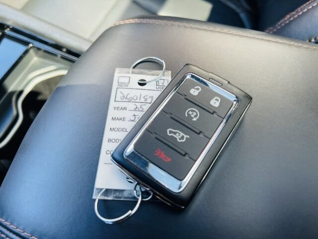 Used 2025 Jeep Grand Cherokee Summit w/ Obsidian Package AWD/4WD image 30