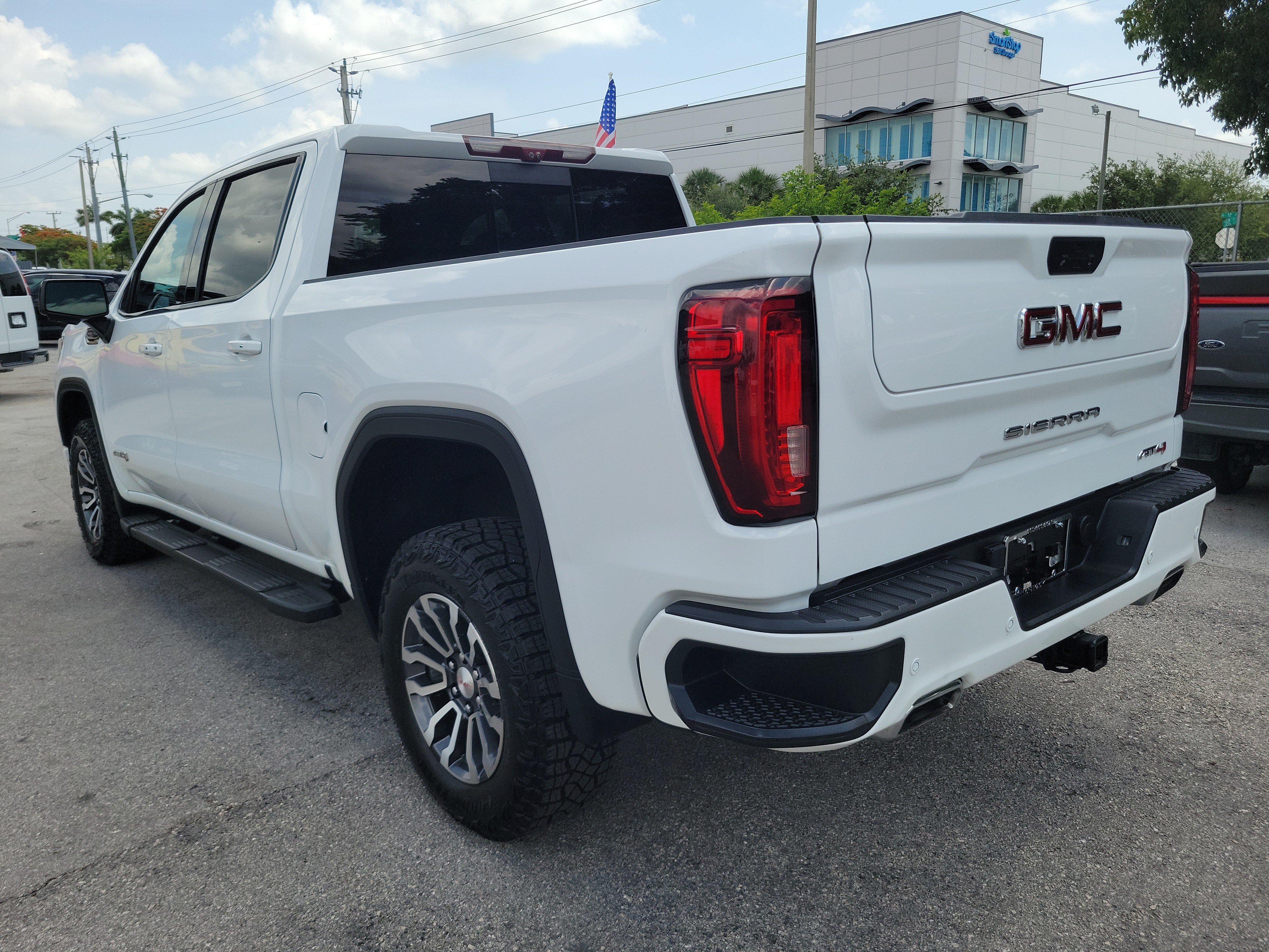 Used 2020 GMC Sierra 1500 AT4 w/ AT4 Premium Package AWD/4WD image 7