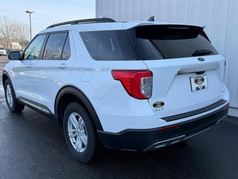 Certified 2023 Ford Explorer XLT image 3
