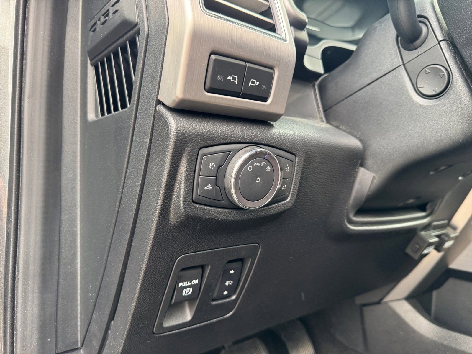 Used 2019 Ford F150 Platinum w/ Equipment Group 701A Luxury image 21