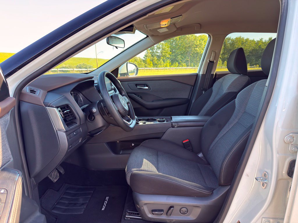 Used 2021 Nissan Rogue SV AWD/4WD image 2