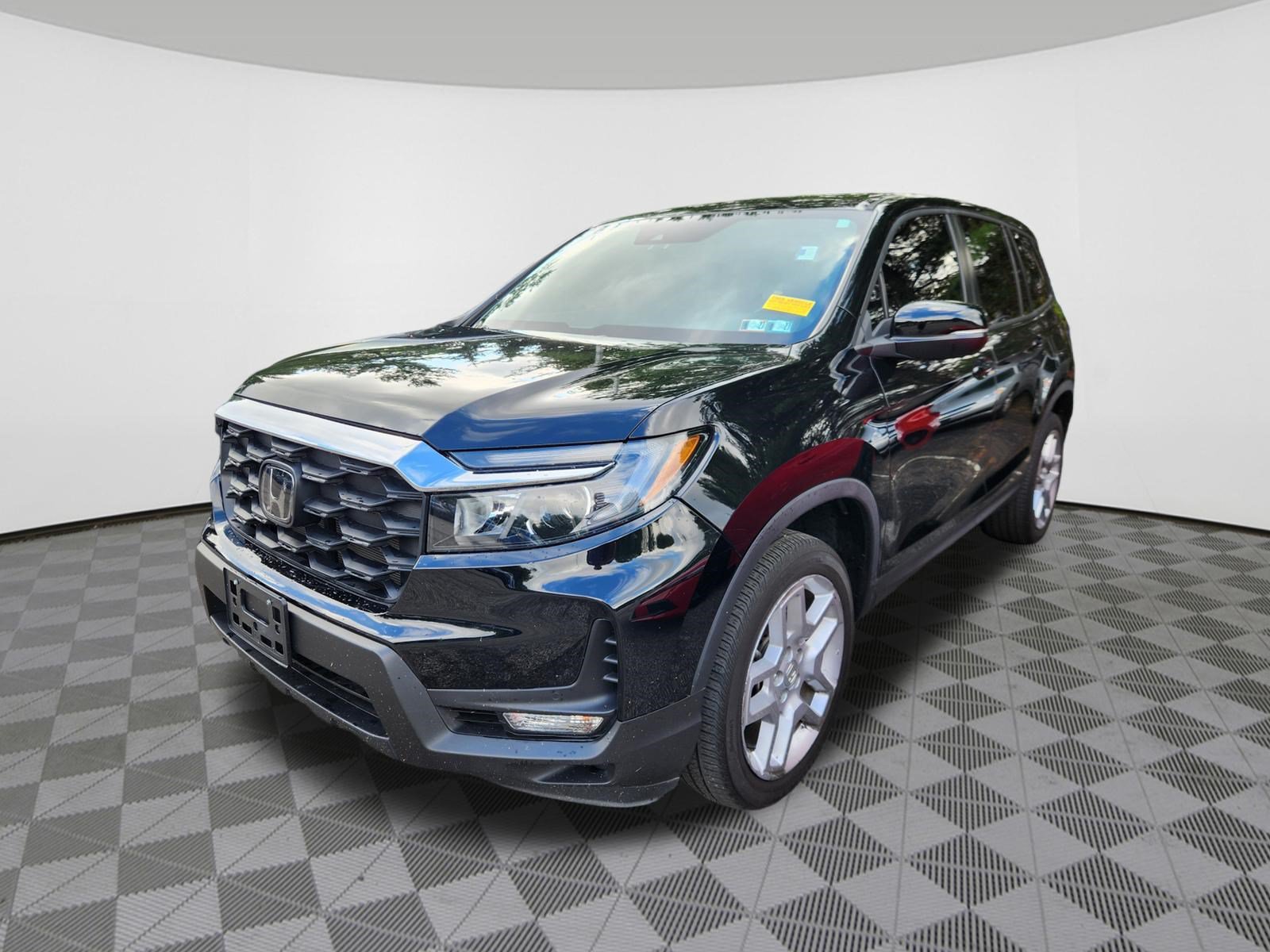 Used 2024 Honda Passport EX-L image 2
