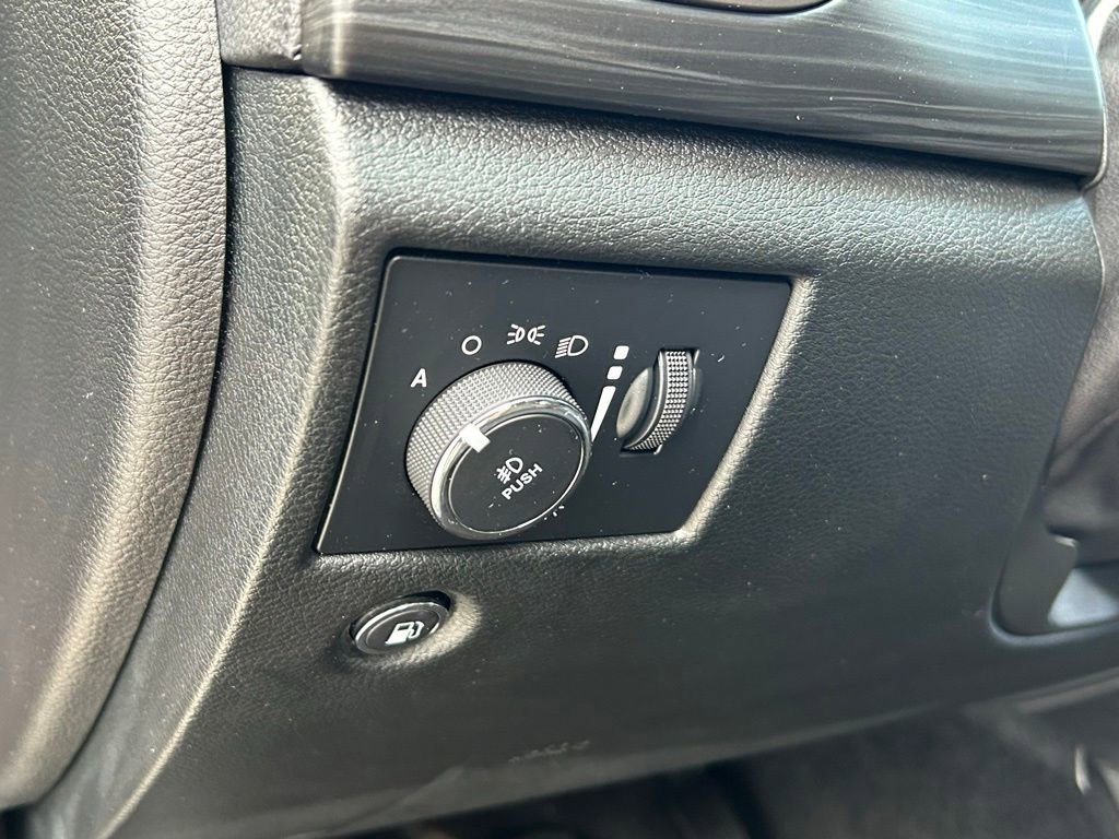 Certified 2022 Jeep Grand Cherokee Laredo E image 46