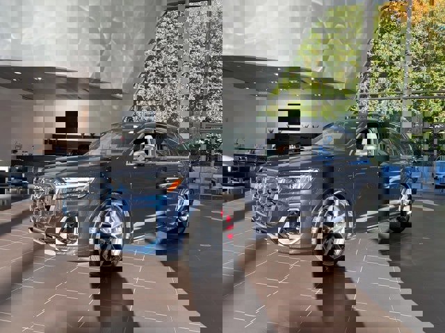 New 2025 Audi SQ7 Prestige image 3