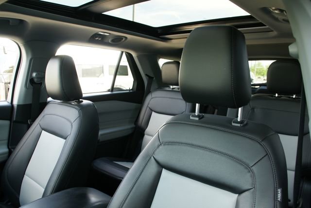 Certified 2022 Ford Explorer XLT w/ Equipment Group 202A AWD/4WD image 18