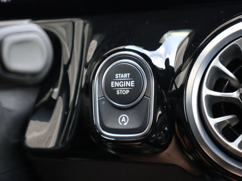 Certified 2025 Mercedes-Benz GLA 250 4MATIC image 28