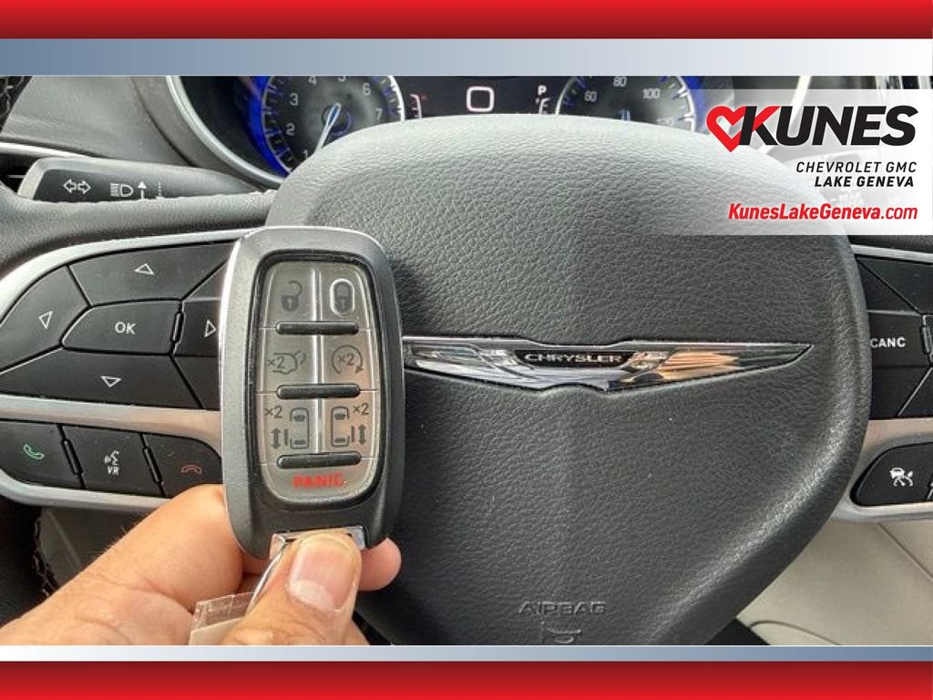 Used 2024 Chrysler Pacifica Touring-L FWD image 28