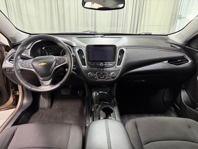 Used 2018 Chevrolet Malibu LT FWD image 12