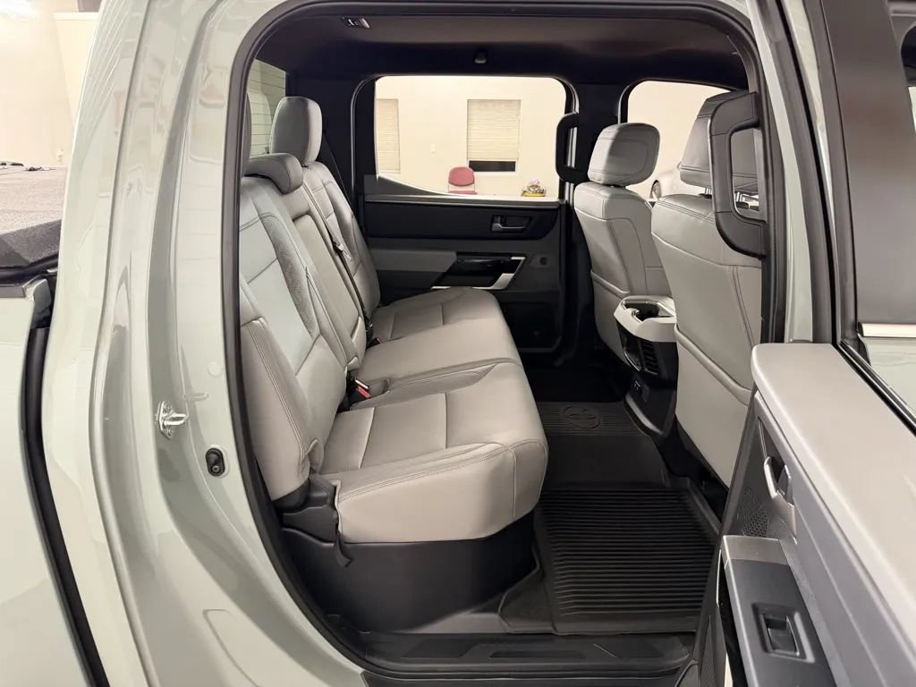 Used 2025 Toyota Tundra Limited AWD/4WD image 34