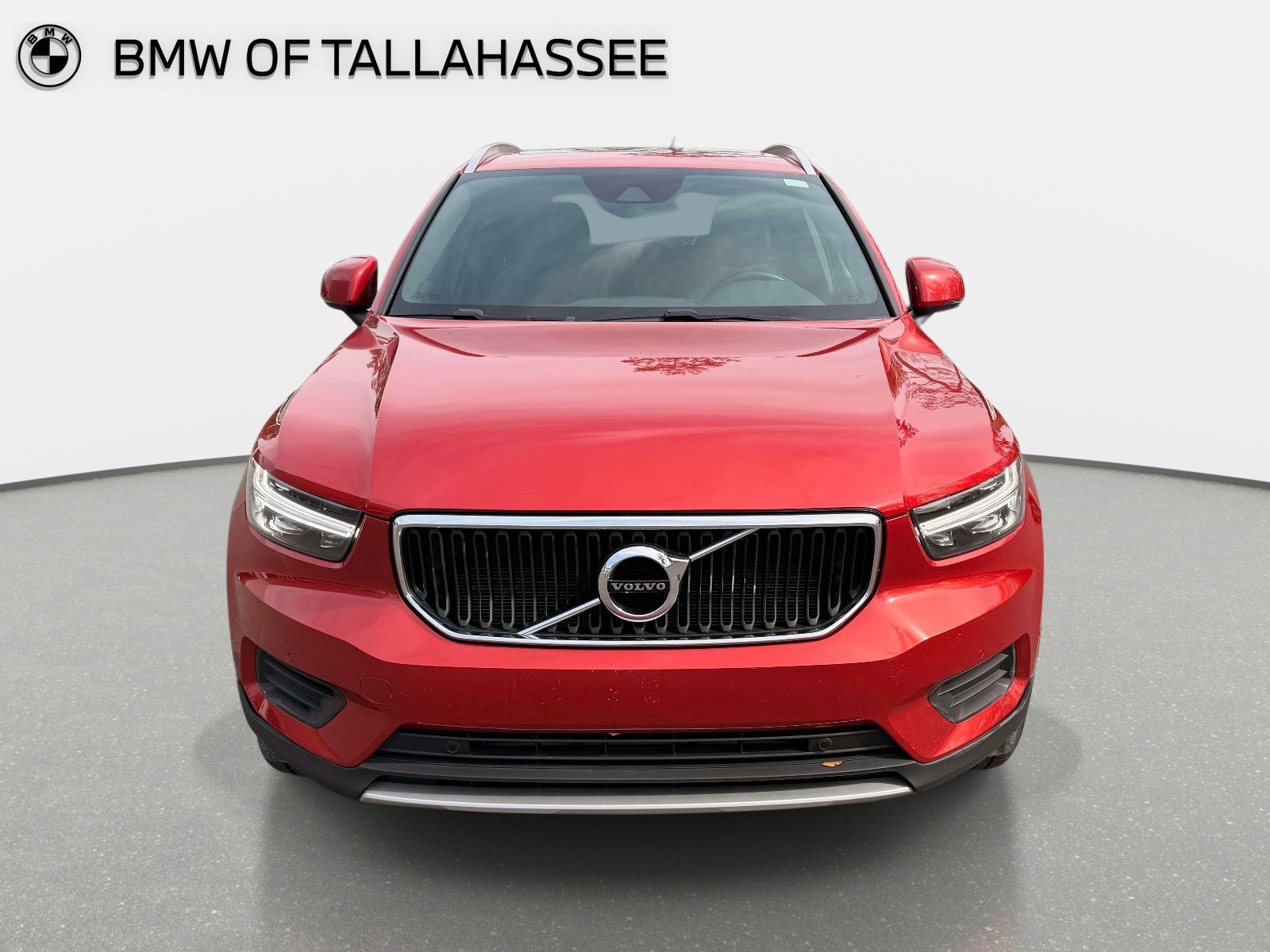 Used 2019 Volvo XC40 T5 Momentum image 2