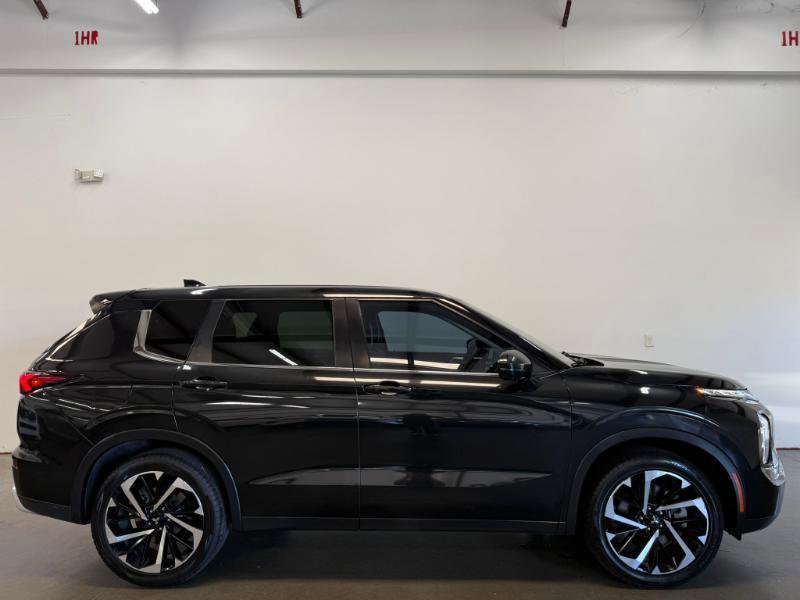 Used 2022 Mitsubishi Outlander SE FWD image 2