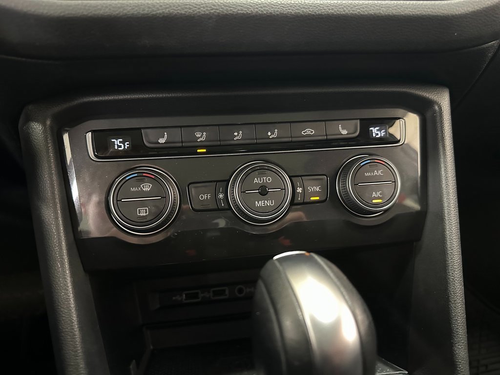 Used 2020 Volkswagen Tiguan SE w/ Panoramic Sunroof Package image 26