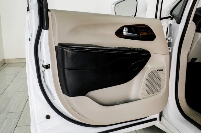 Used 2022 Chrysler Pacifica Limited FWD image 43