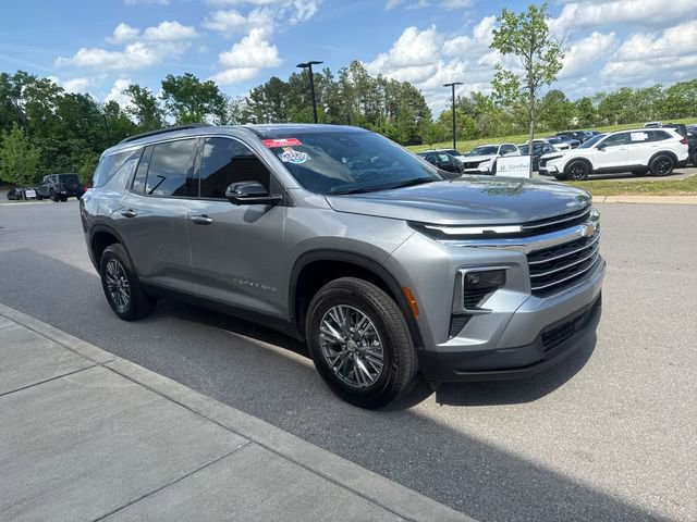 Used 2024 Chevrolet Traverse LT w/ Trailering Package FWD image 6