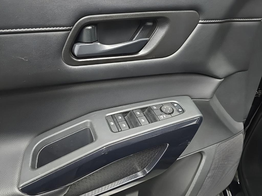 Used 2025 Nissan Pathfinder SV AWD/4WD image 10