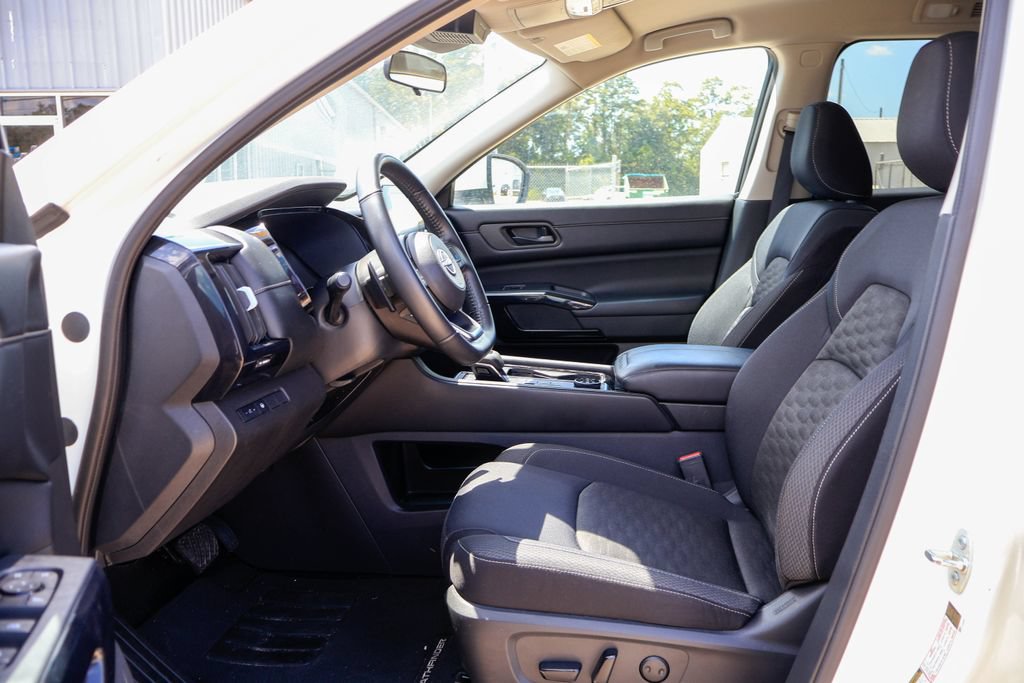 Used 2024 Nissan Pathfinder SV AWD/4WD image 7