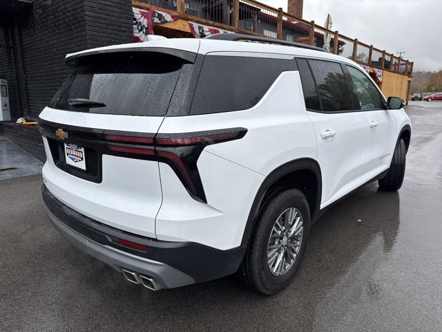 Used 2025 Chevrolet Traverse LT image 8