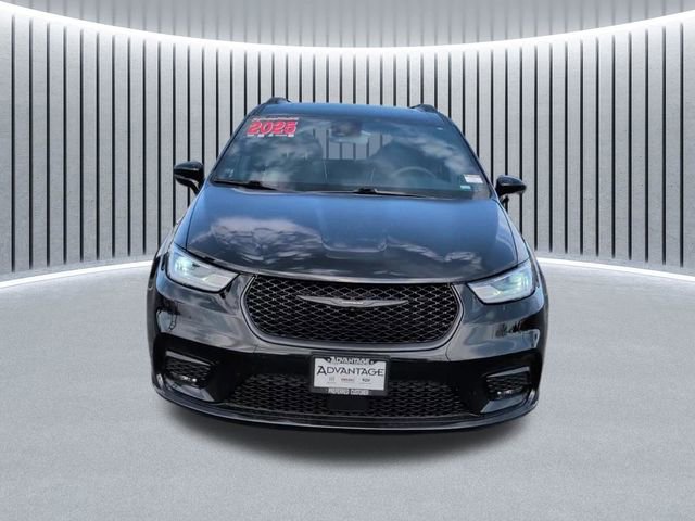 Used 2025 Chrysler Pacifica Limited FWD image 14