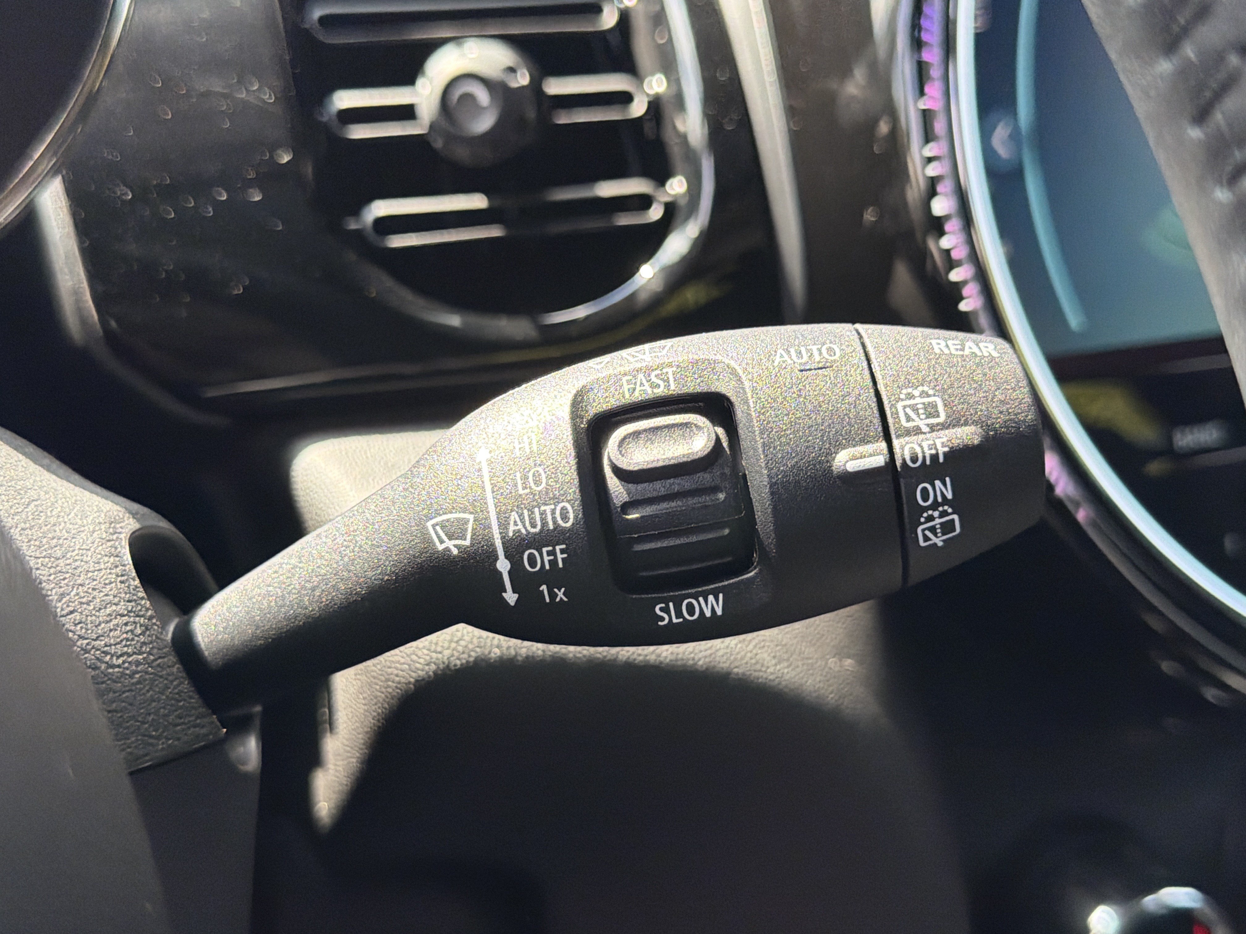 Used 2024 MINI Cooper 4-Door Hardtop FWD image 31