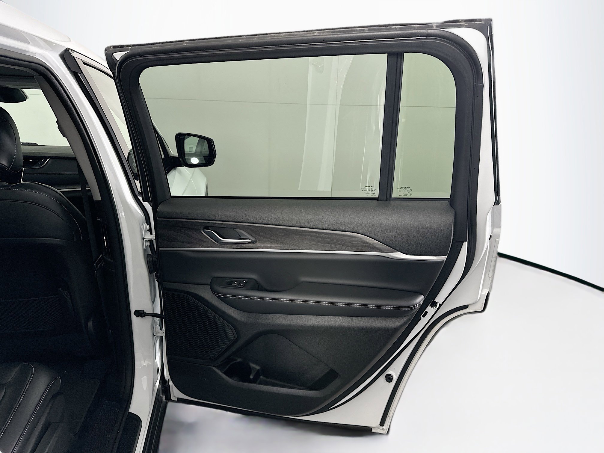 Used 2023 Jeep Grand Cherokee L Limited w/ Trailer Tow Group (B) image 31