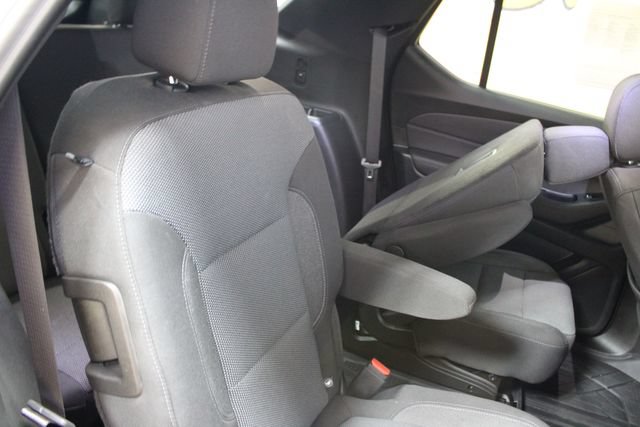 Used 2023 Chevrolet Traverse LT FWD image 9
