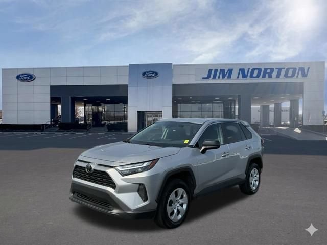 Used 2025 Toyota RAV4 LE AWD/4WD image 9