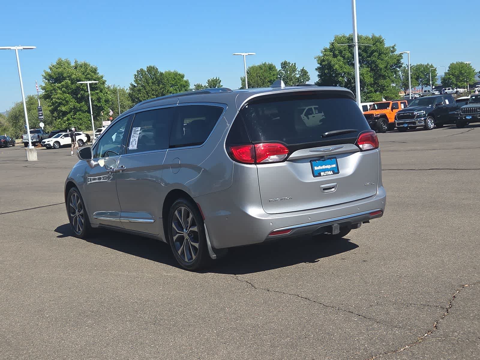 Used 2017 Chrysler Pacifica Limited FWD image 12