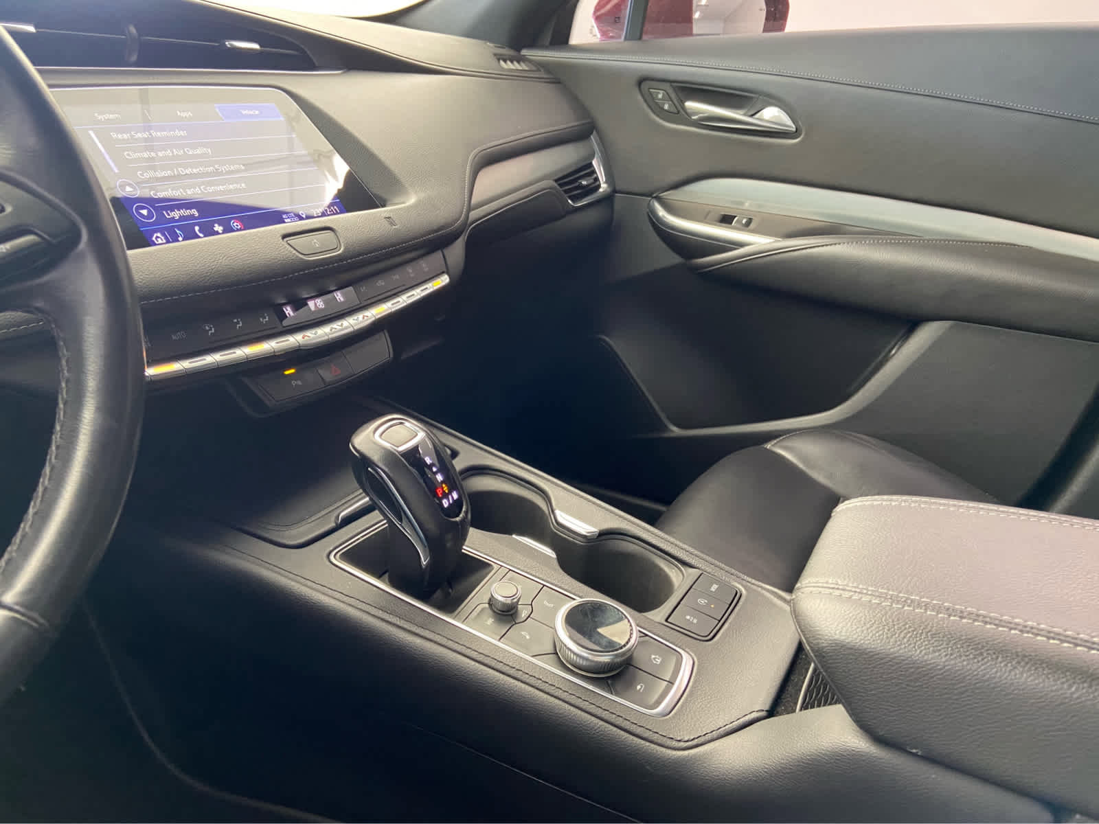 Used 2019 Cadillac XT4 Premium Luxury image 36