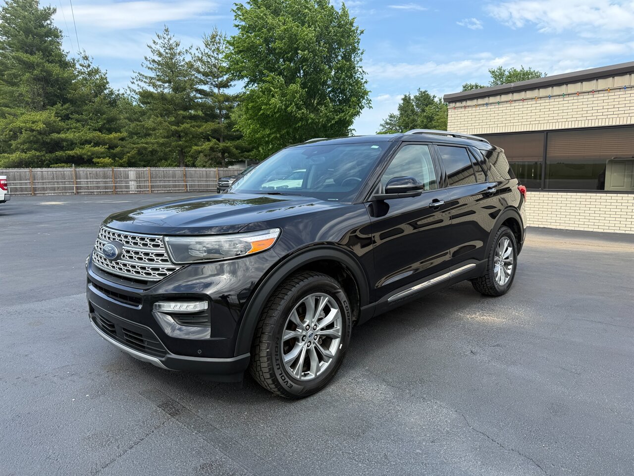 Used 2022 Ford Explorer Limited w/ Class IV Trailer Tow Package AWD/4WD video 1