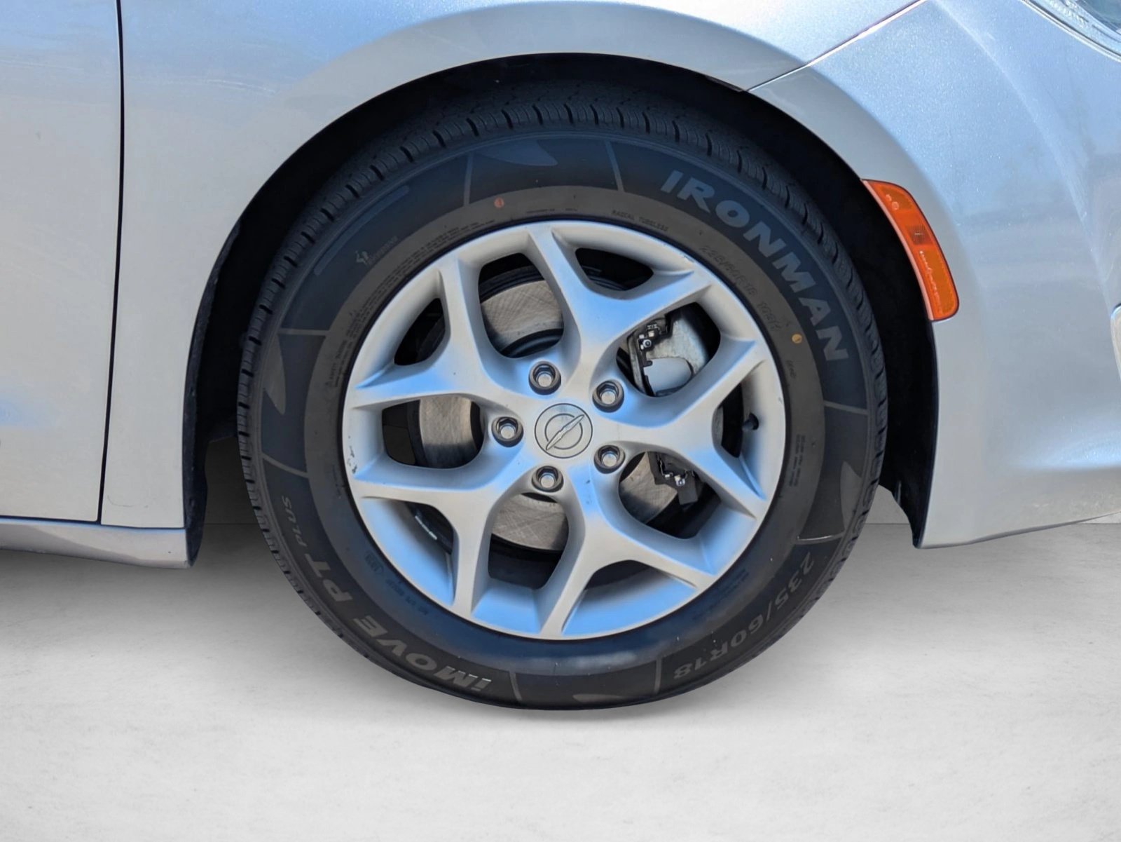 Used 2019 Chrysler Pacifica Limited FWD image 24