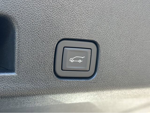 New 2025 GMC Acadia Elevation image 32