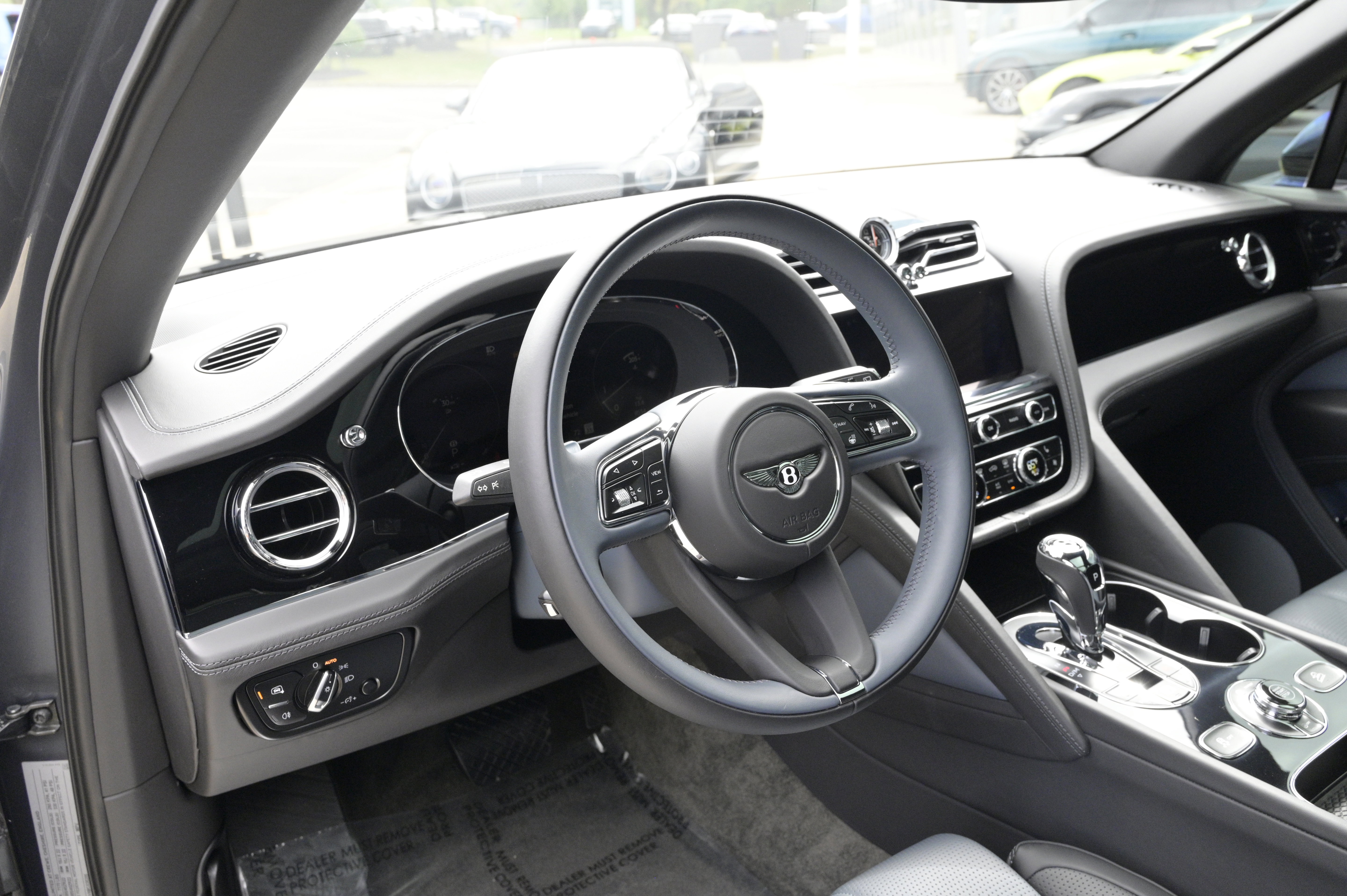 Used 2021 Bentley Bentayga AWD/4WD image 16