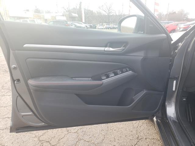 New 2025 Nissan Altima 2.5 SR image 11