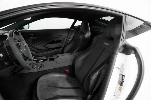 Used 2022 Aston Martin V8 Vantage Coupe image 16