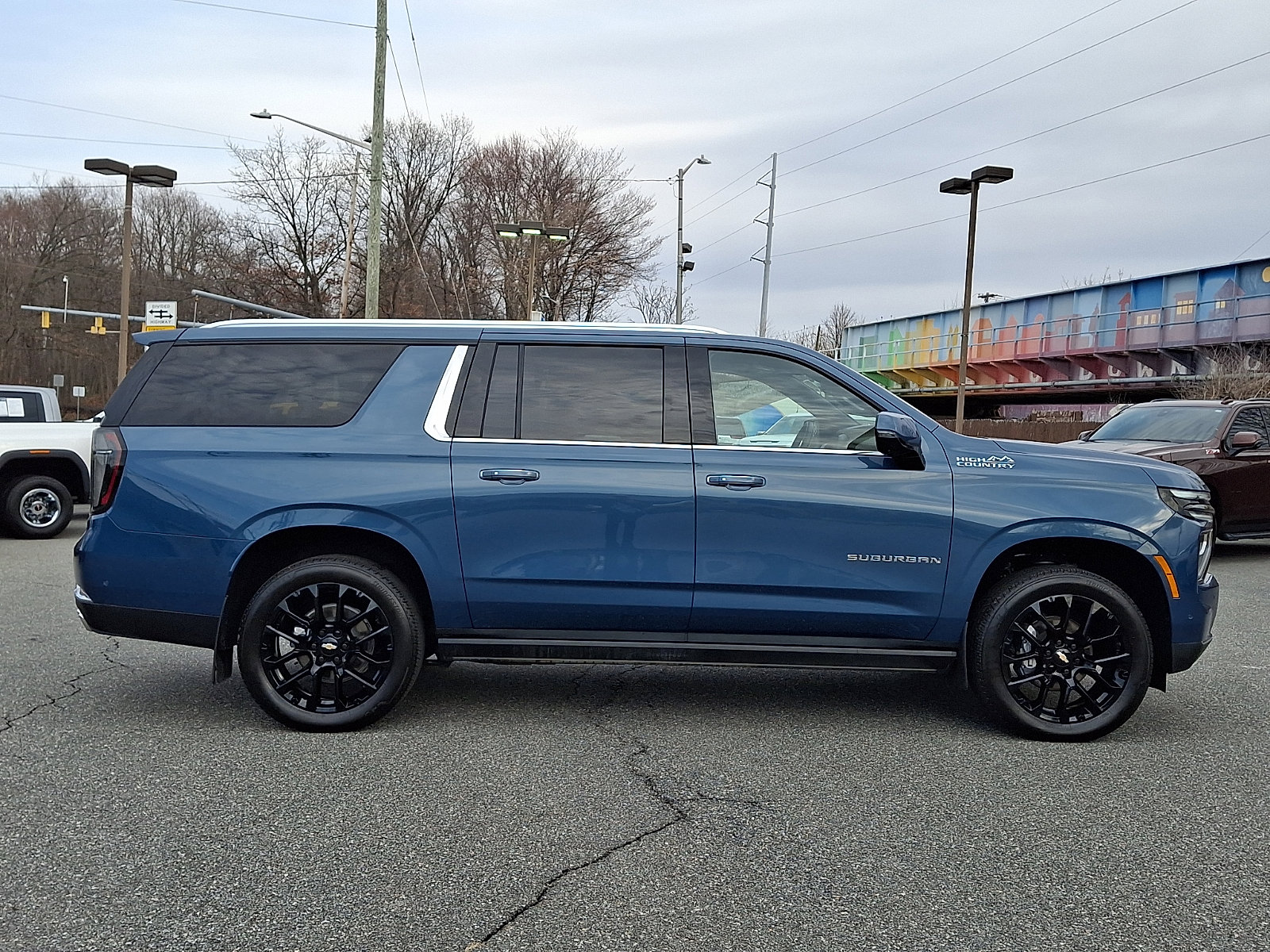 Used 2025 Chevrolet Suburban High Country image 7