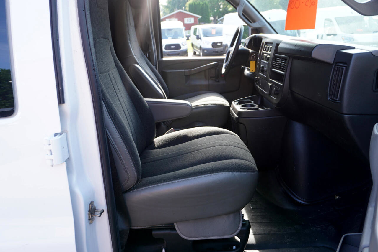 Used 2022 Chevrolet Express 2500 w/ Driver Convenience Package image 13