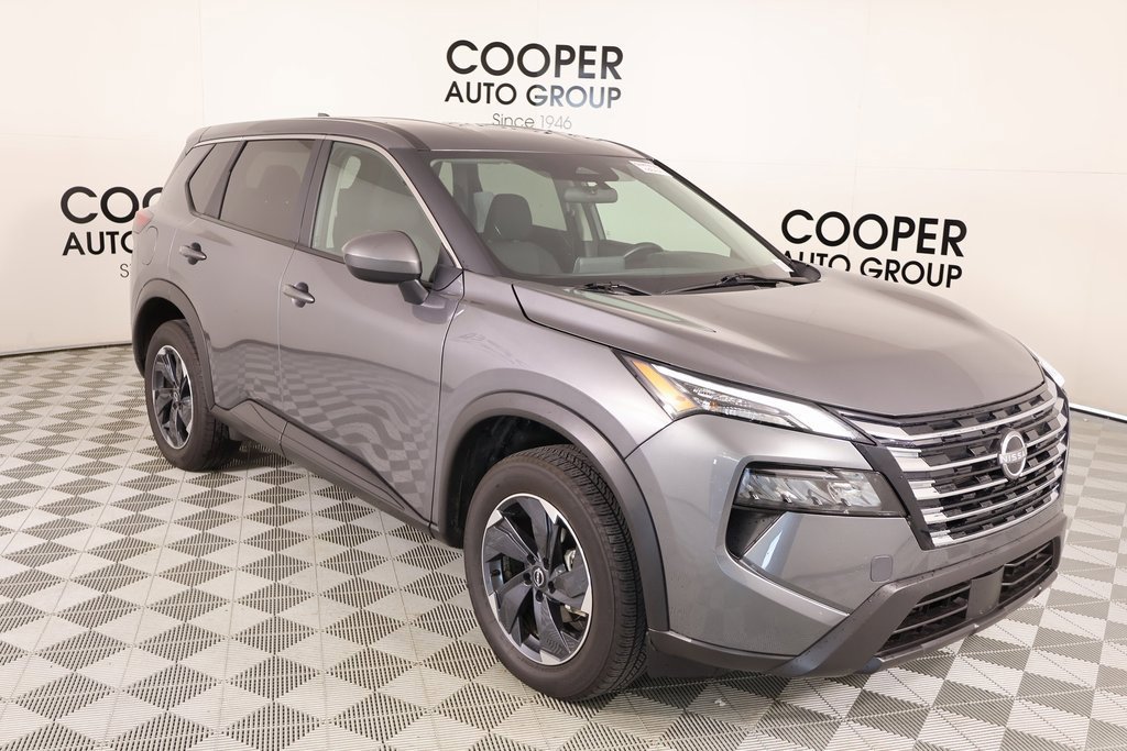 Used 2024 Nissan Rogue SV image 1