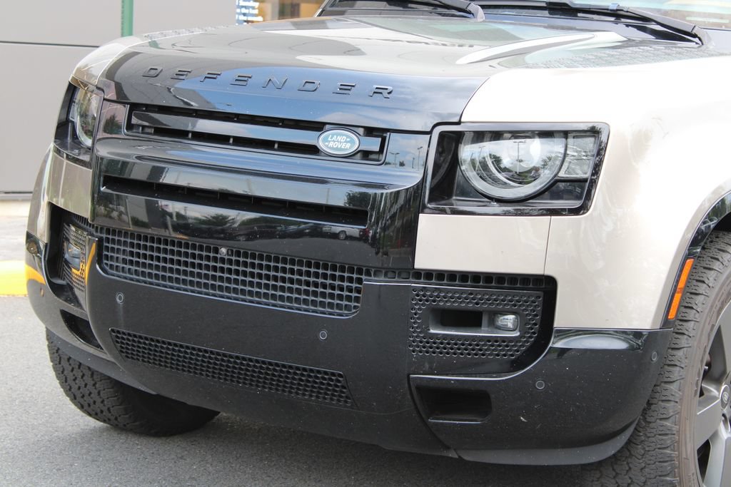 Used 2023 Land Rover Defender 90 X AWD/4WD image 2