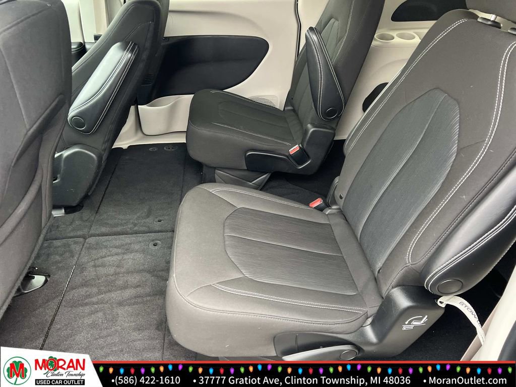 Used 2021 Chrysler Voyager LX image 11