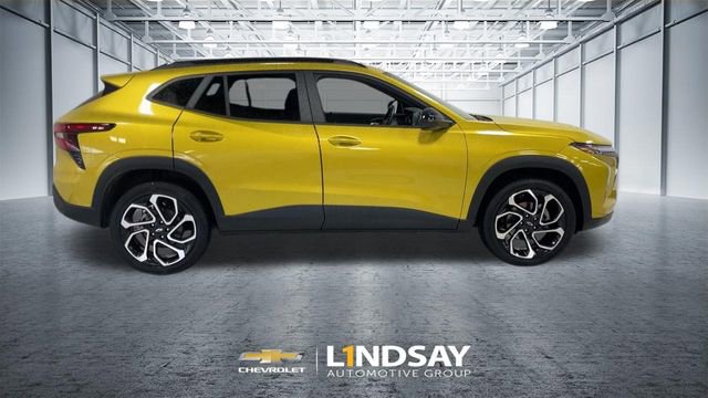 Used 2024 Chevrolet Trax RS w/ Sunroof Package image 2