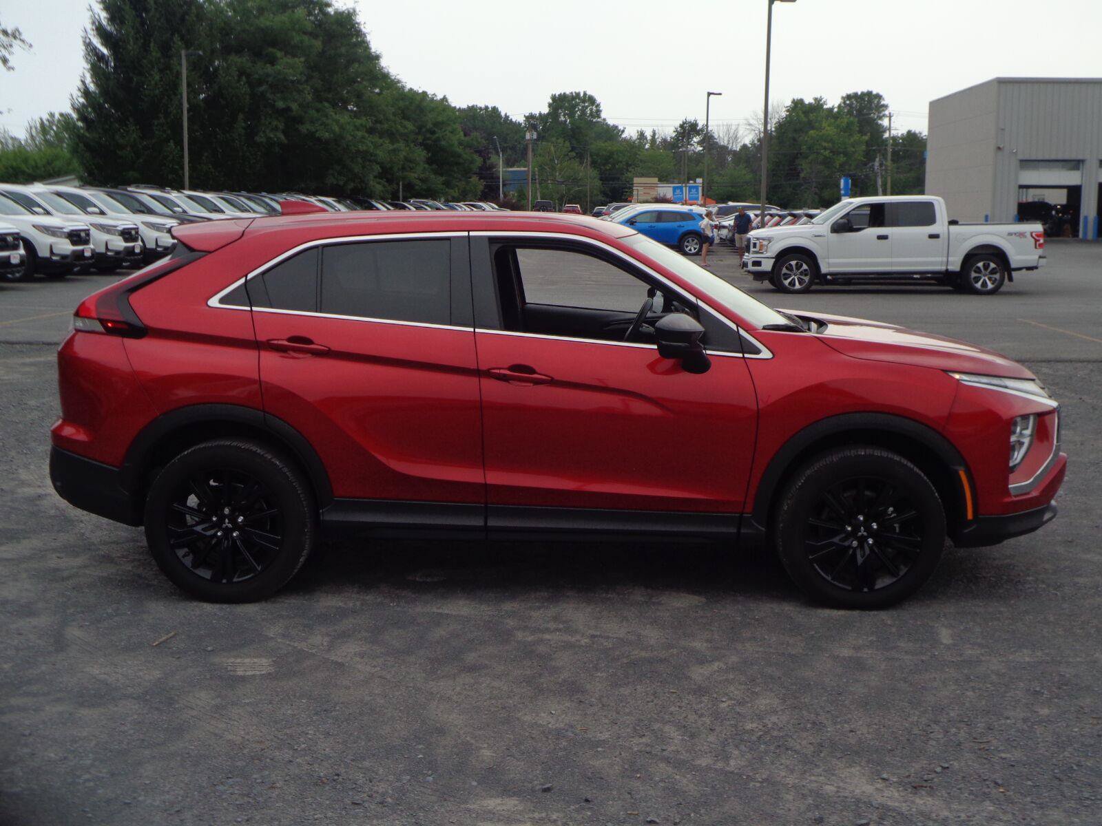 Used 2025 Mitsubishi Eclipse Cross LE AWD/4WD image 4