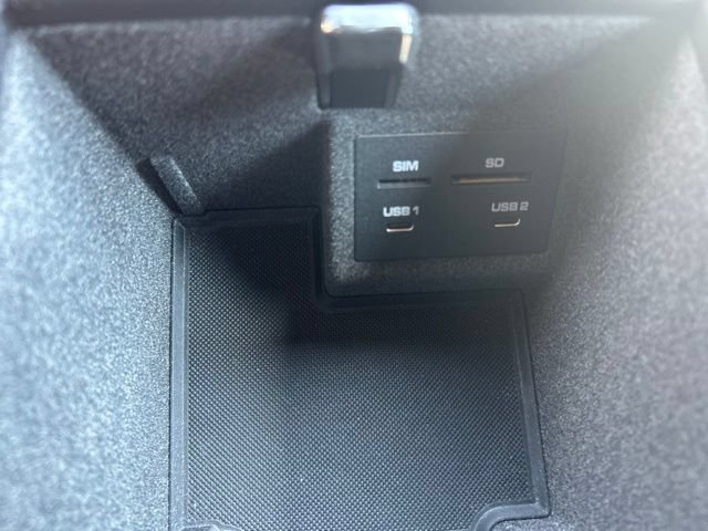 Used 2021 Porsche Macan AWD/4WD image 28