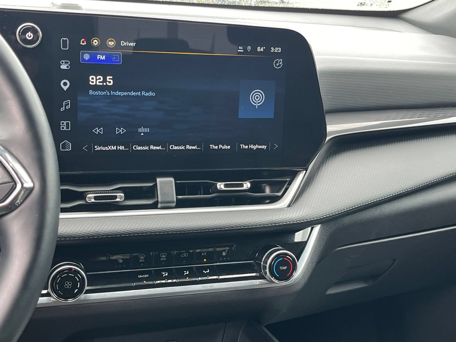 Used 2025 Chevrolet Equinox LT FWD image 17