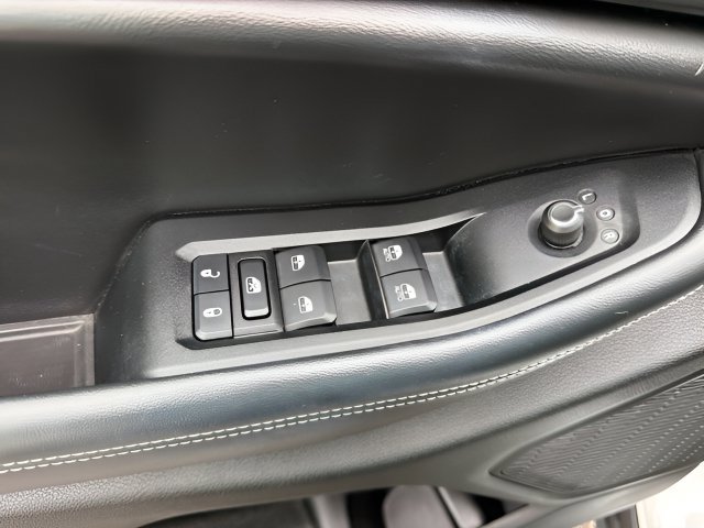 Used 2023 Jeep Grand Cherokee Altitude AWD/4WD image 7