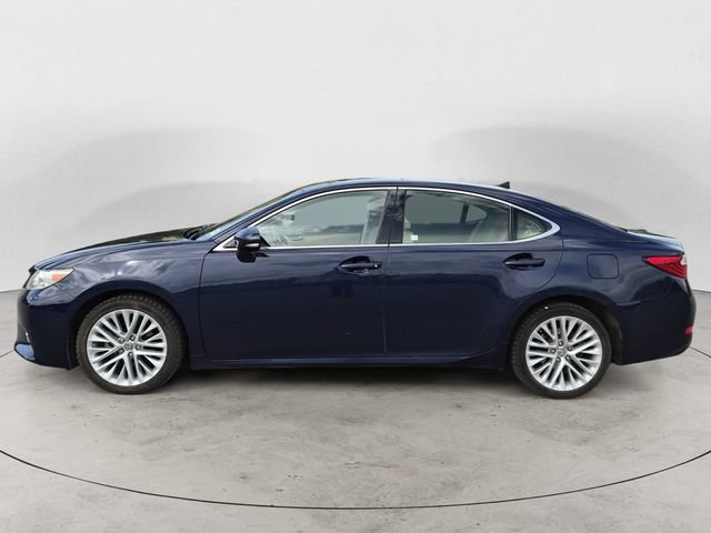 Used 2014 Lexus ES 350 w/ Ultra Luxury Package FWD image 2